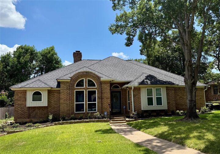 Property Photo:  5008 Dawnwood Court  TX 76017 