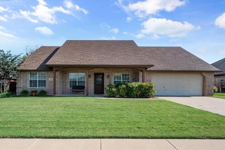 Property Photo: 509 Valarie Lane TX 76065