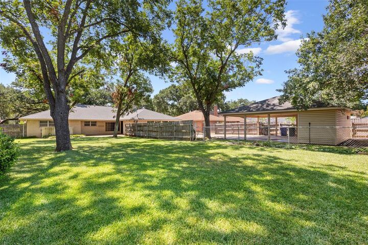 Property Photo: 5201 Lake Highlands Drive TX 76710