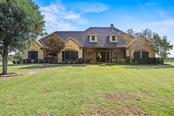 Property Photo:  1354 Shadow Lakes Drive  TX 75169 