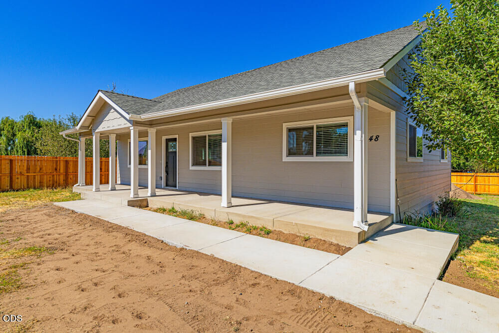 Property Photo:  1948 Madison Street  OR 97603 