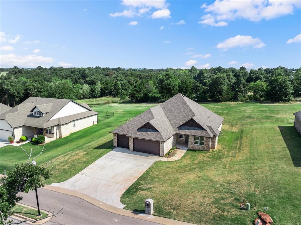 Property Photo: 201 Canyon Creek Lane OK 73044