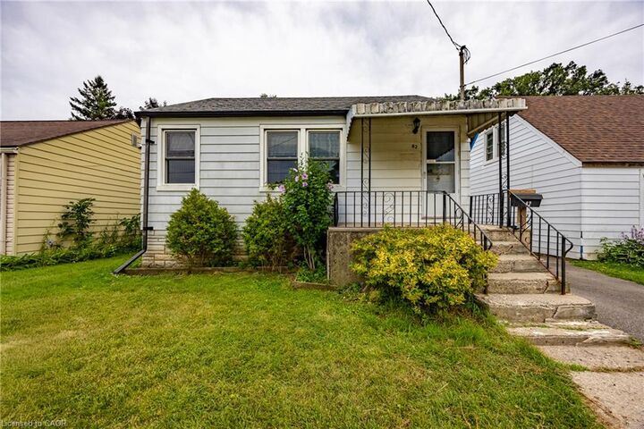 82 Salisbury Avenue — photo 1