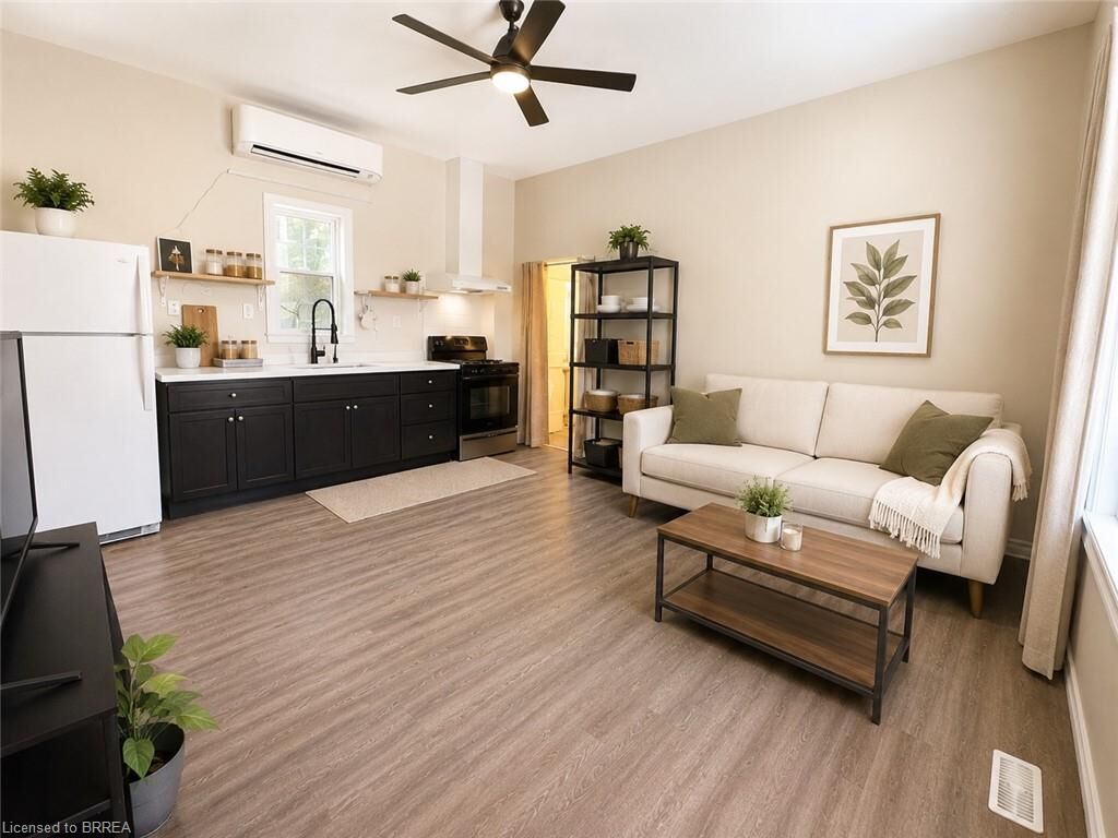 Property Photo:  92 Alfred Street 2  ON N3S 5G2 