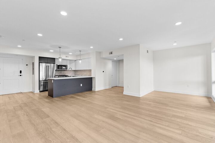Property Photo:  85 Willow Ct 302  MA 02125 