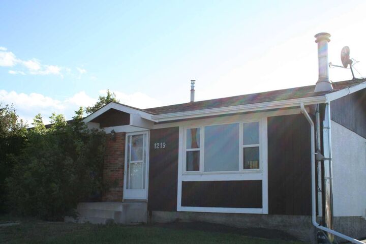 Property Photo: 1219 68 Street NE AB T2A 5K6