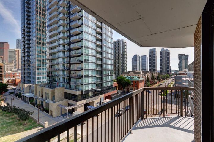 Property Photo:  215 14 Avenue SW 602  AB T2R 0M2 