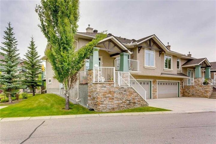 Property Photo: 56 Discovery Woods Villas SW AB T3H 5A7