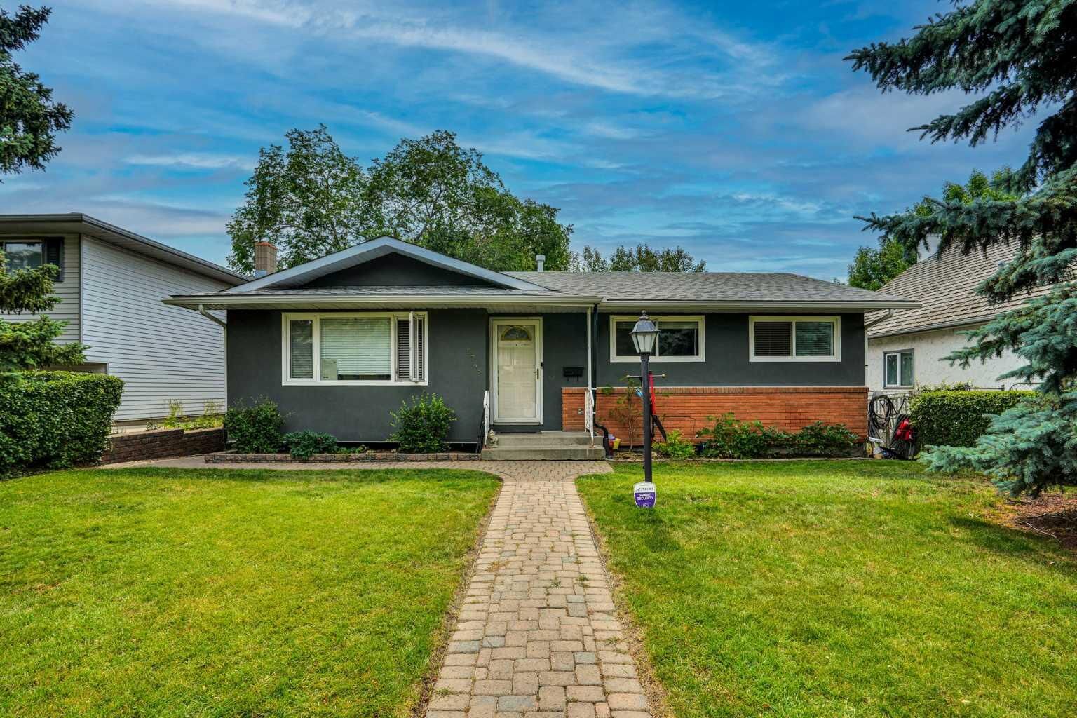 Property Photo: 5748 Dalmead Crescent NW AB T2A 1E6