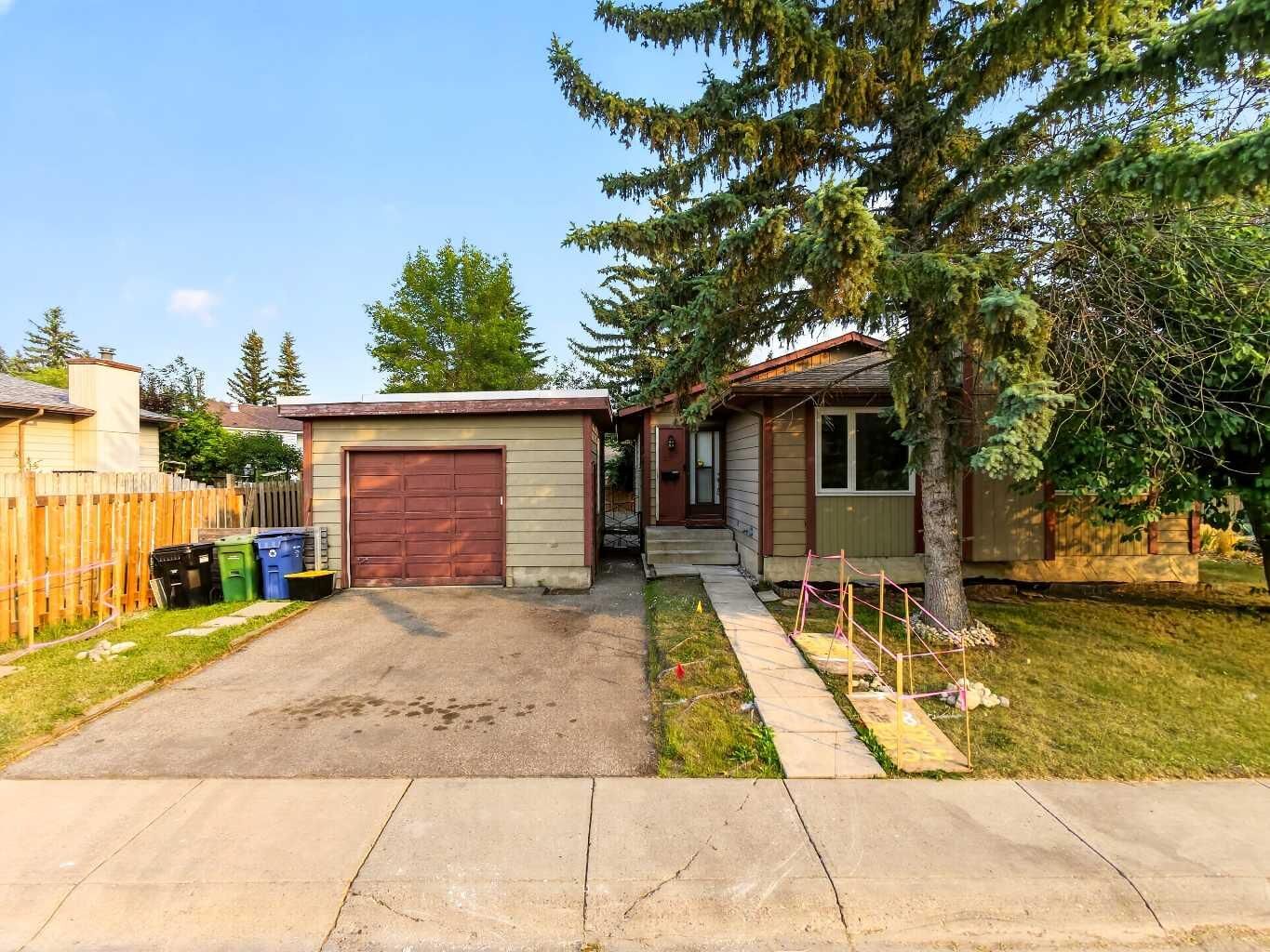 Property Photo:  207 Deer Ridge Way SE  AB T2J 5Y8 