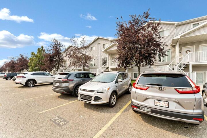 Property Photo:  284 Northlands Pointe NE  AB T1C 0C1 