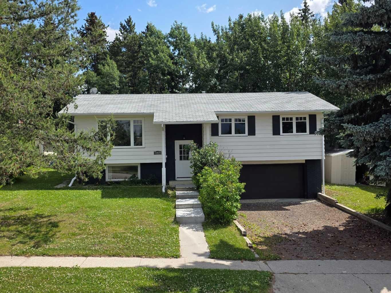 Property Photo:  10629 104 Avenue  AB T0E 0Y0 