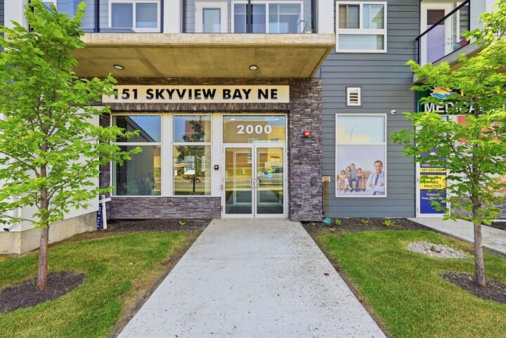 Property Photo:  151 Skyview Bay NE 2218  AB T3N 1N6 