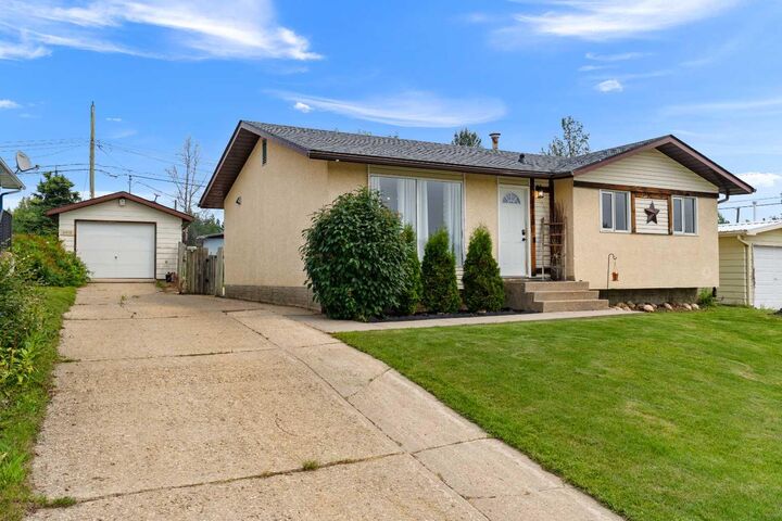 Property Photo: 5415 Willock Crescent AB T0G 2C0