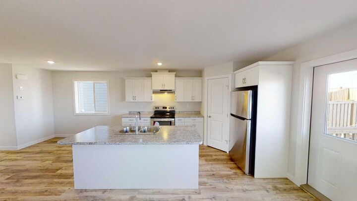 Property Photo:  9436 113 Avenue D  AB T8X 0T2 