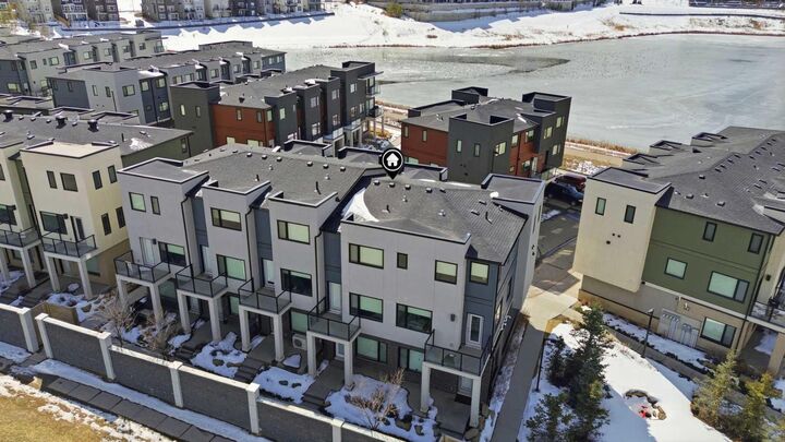 Property Photo: 218 Sherwood Square NW 904 AB T3R 0Y2