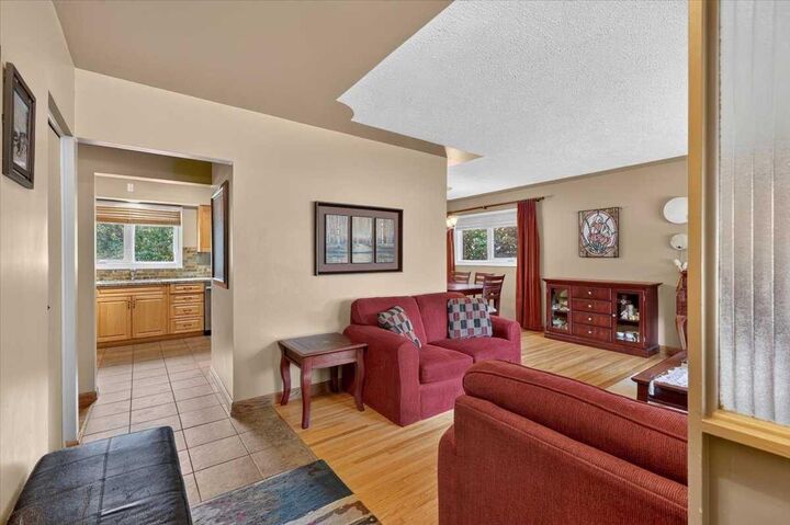 Property Photo:  7536 Fleetwood Drive SE  AB T2H 0X1 