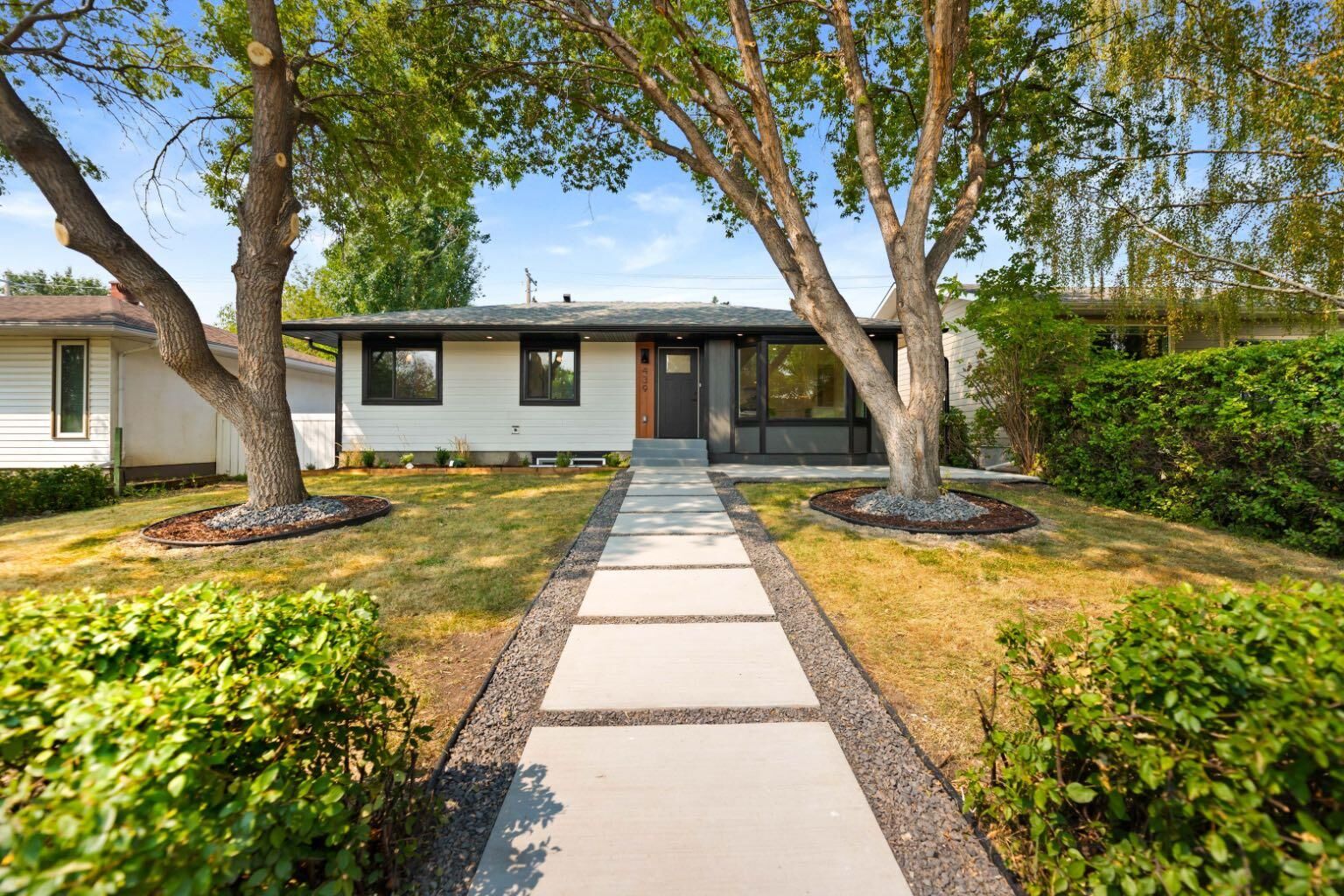 Property Photo: 439 Arlington Drive SE AB T2H 1S4