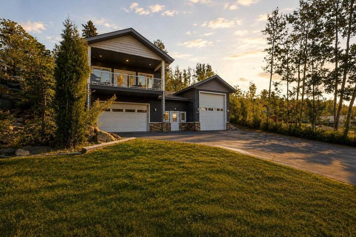 Property Photo:  707 Elk Street  AB T0C 0J0 