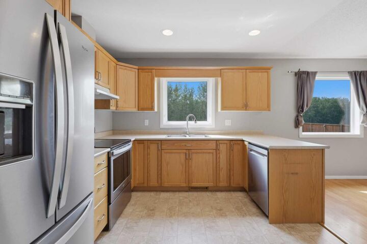 Property Photo: 521 Partridge Crescent AB T0B 0H0