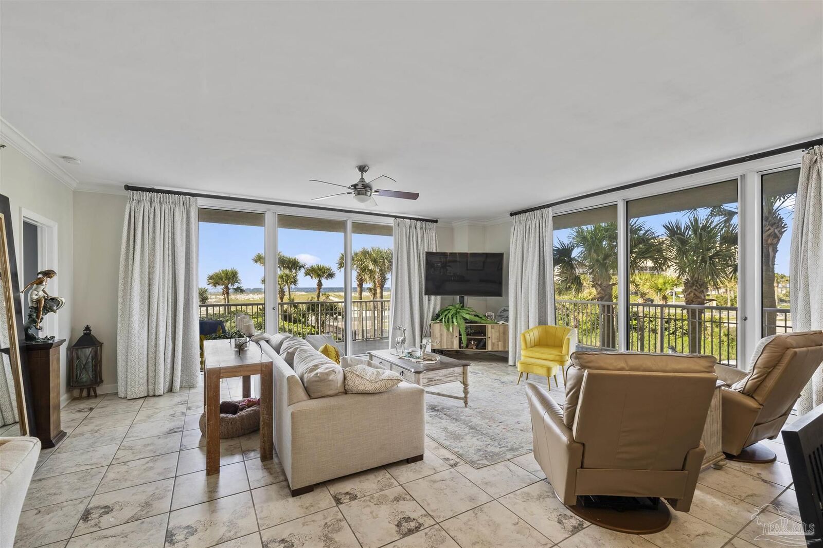 Property Photo:  800 Ft Pickens Rd 104  FL 32561 