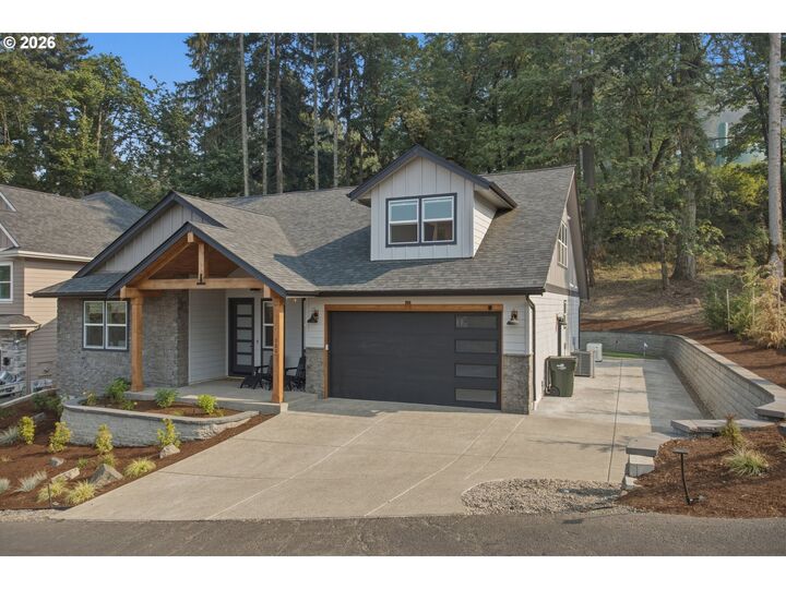 Property Photo: 980 S 66th Pl OR 97478