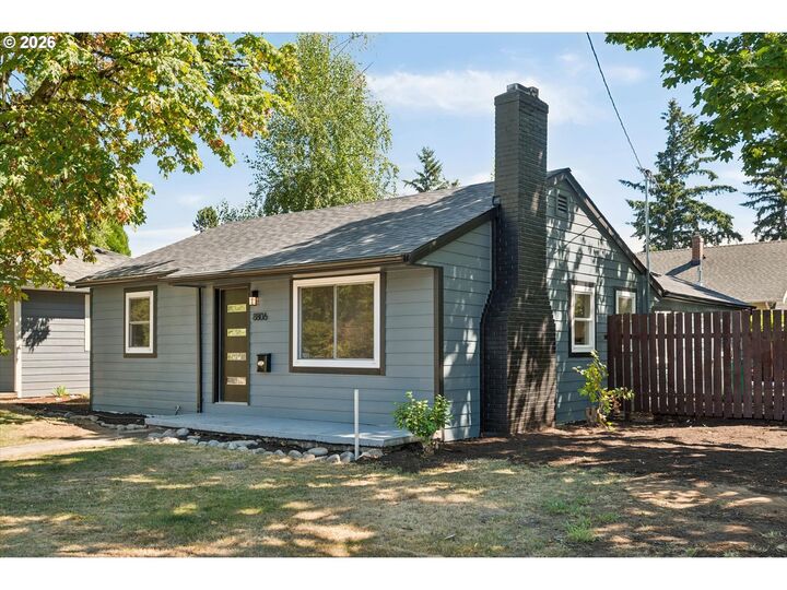 Property Photo:  8806 NE Sacramento St  OR 97220 