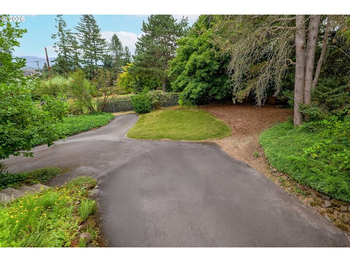 Property Photo: 10065 SE Cresthill Rd OR 97086