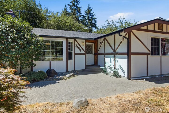 Property Photo: 23916 65th Avenue Ct E WA 98338