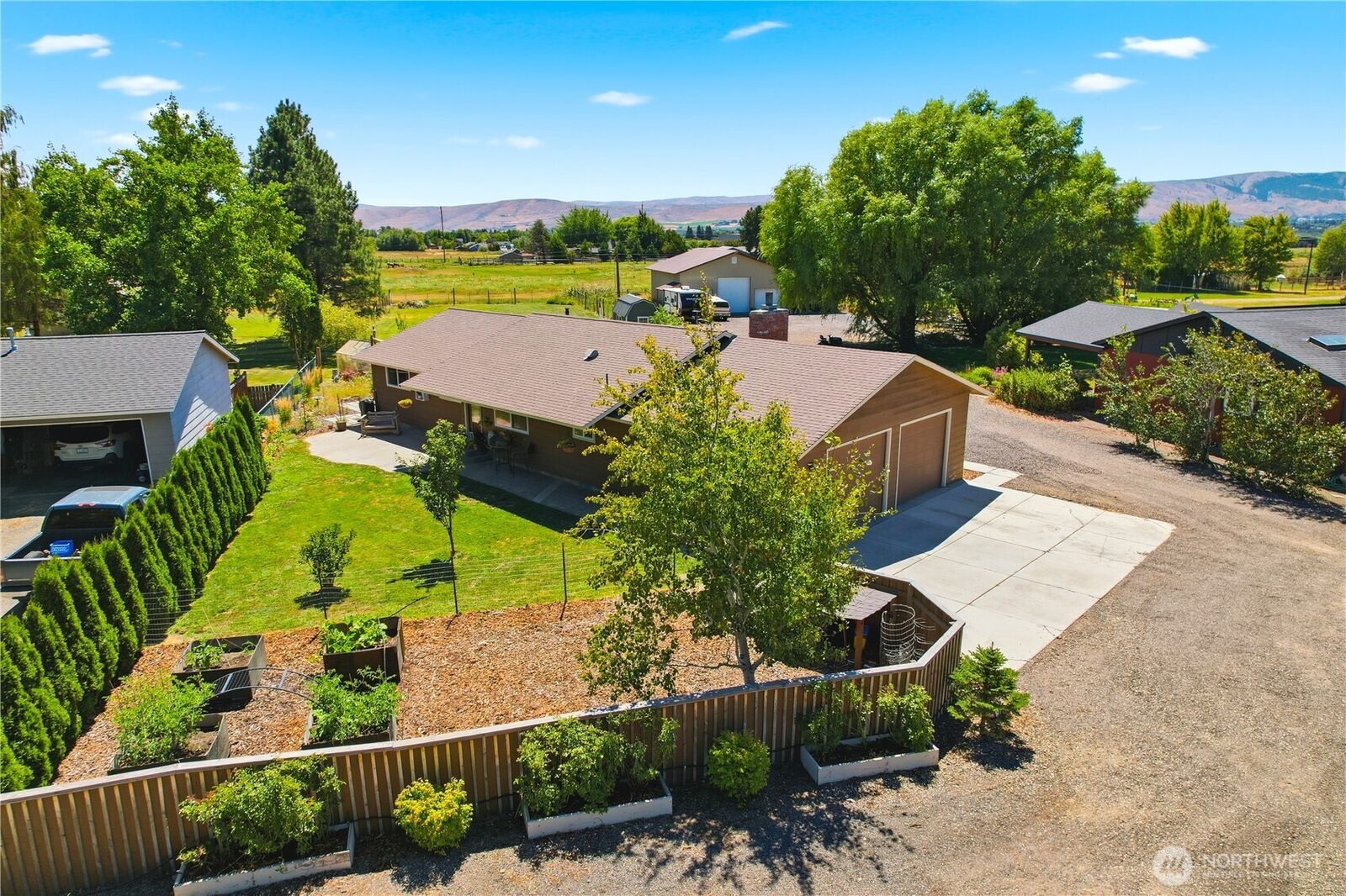 Property Photo: 500 W Ridgeview Lane WA 98926