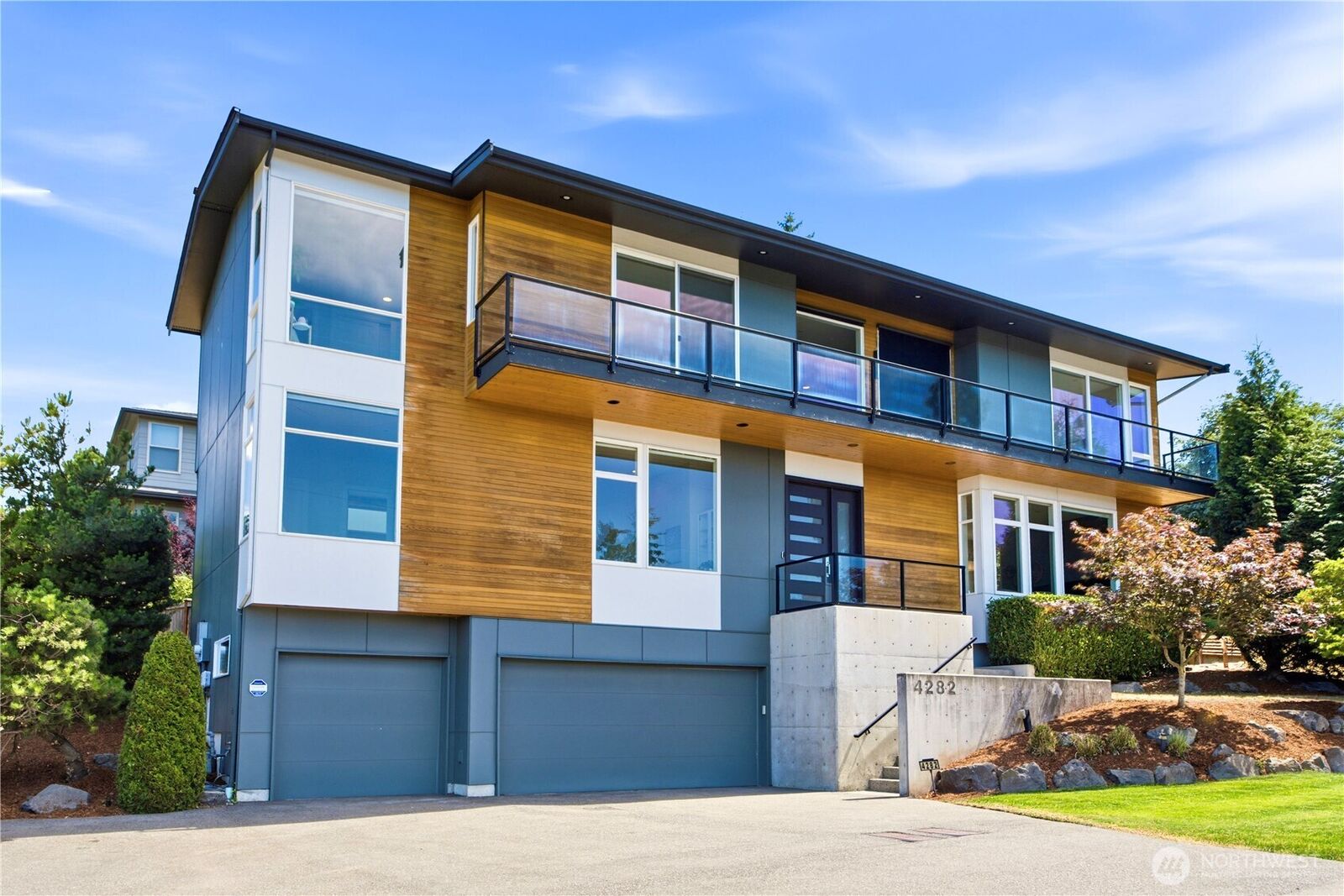 Property Photo:  4282  131st Place SE  WA 98006 