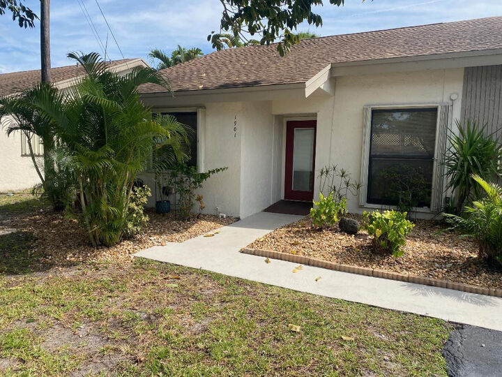 Property Photo:  3090 S Oakland Forest Drive 1901  FL 33309 