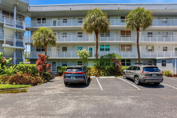 Property Photo: 118 Royal Park Drive 1B FL 33309