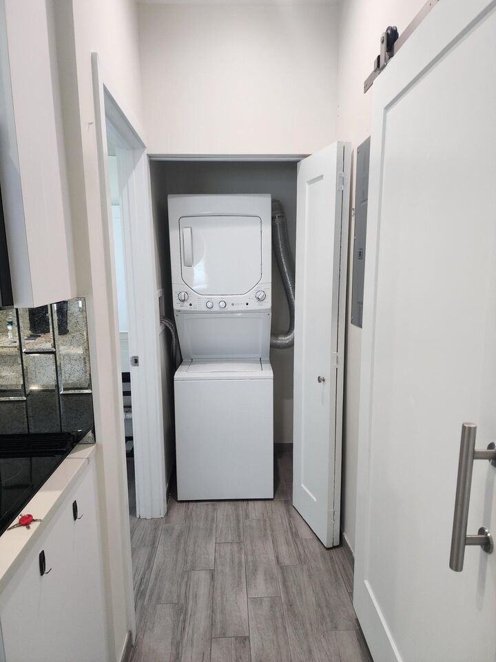 Property Photo: 315 SW 7th Street 1 FL 33315
