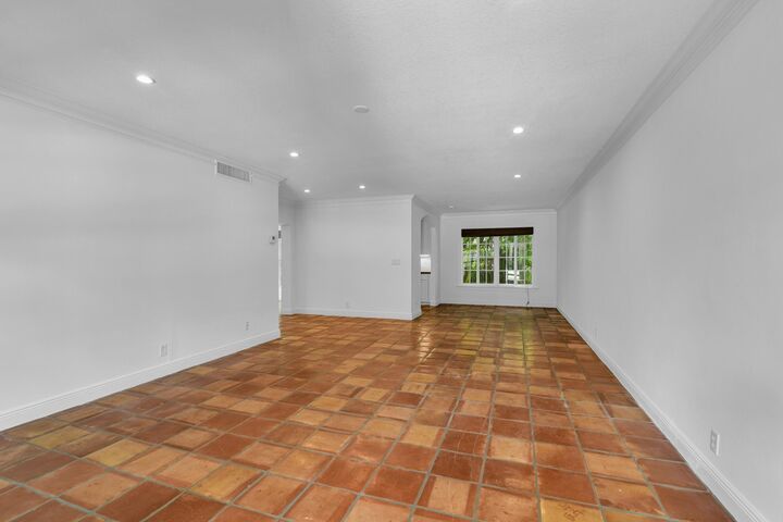 Property Photo: 770 E Camino Real 0040 FL 33432