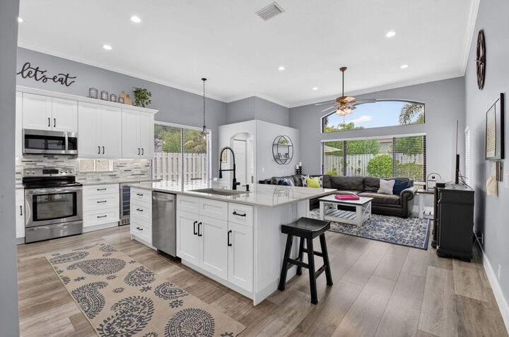 Property Photo: 6133 Indian Forest Circle FL 33463