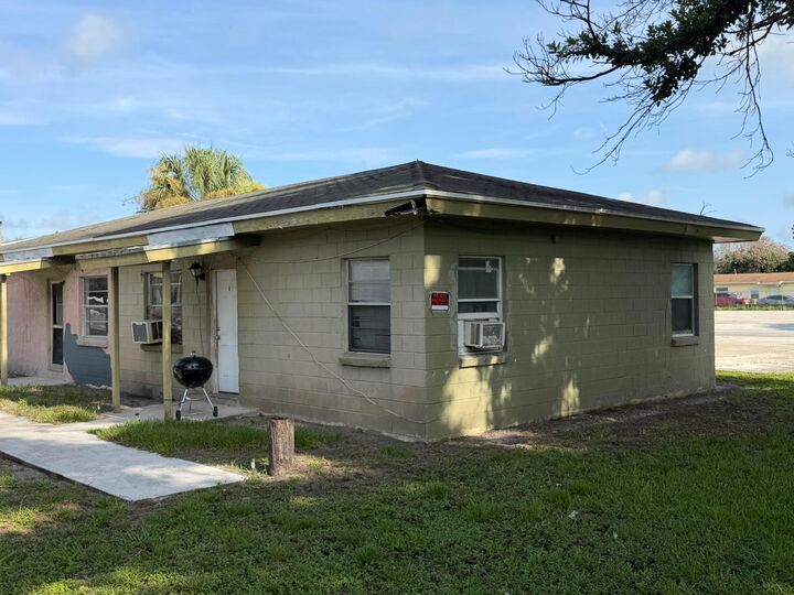 Property Photo: 438 N 15th Street 1 & 2 FL 34950
