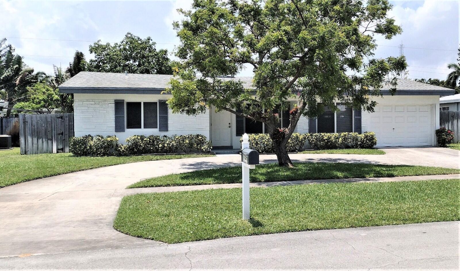 Property Photo:  2145 NE 4th Court  FL 33431 