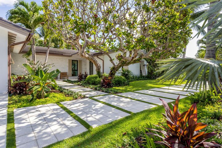 Property Photo: 1125 Harbor Drive FL 33483