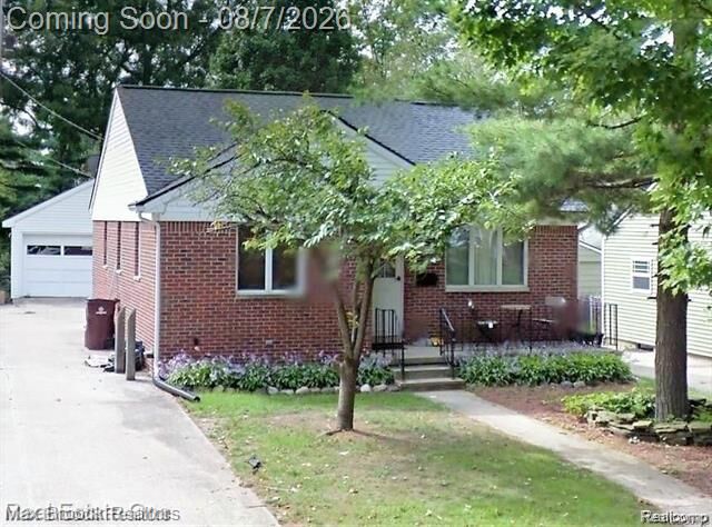 Property Photo:  1610 South Boulevard  MI 48104 