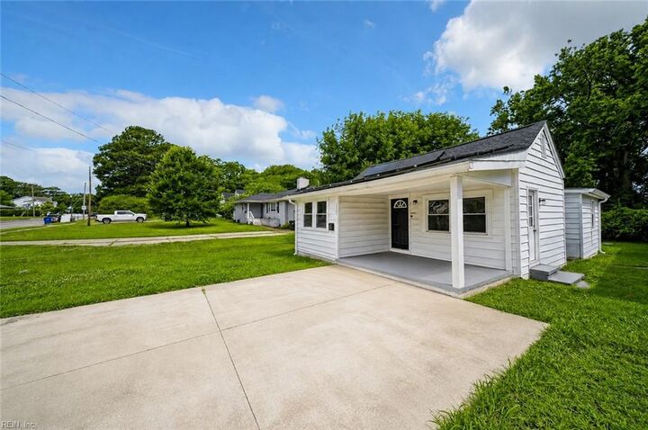 Property Photo: 3804 Robin Hood Rd VA 23513