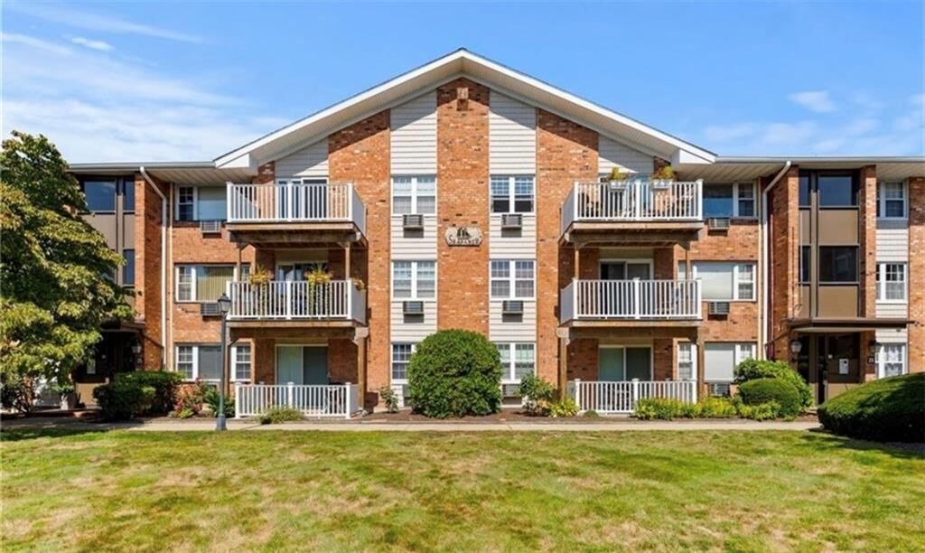 Property Photo:  25 Bullocks Point Avenue  RI 02915 