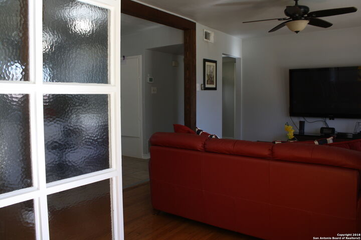 Property Photo: 463 Sandalwood Ln TX 78216
