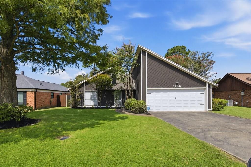Property Photo:  4550 W Meadow Lane W  LA 70605 