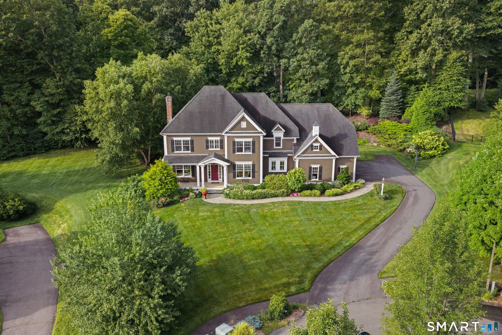 Property Photo:  5 Champlains Drive  CT 06032 