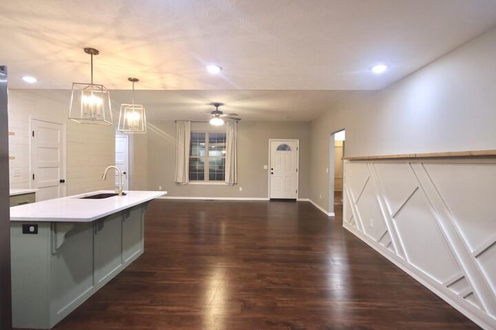 Property Photo:  675 E Simpson Street  MO 65781 
