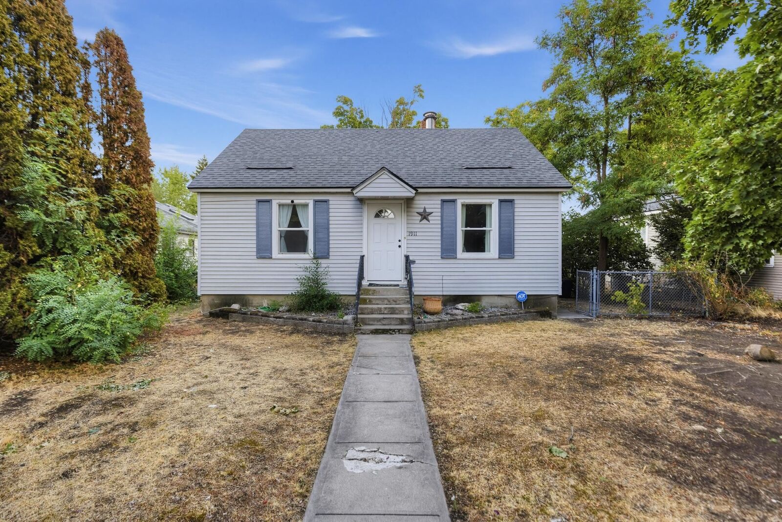 Property Photo:  1911 E Sharp Ave  WA 99202 