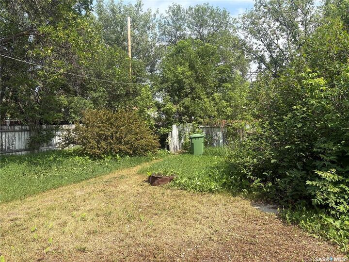 Property Photo:  921 Argyle Street  SK S4T 3R2 