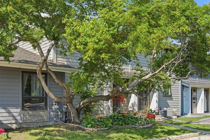 Property Photo:  2703 Spadina Crescent E 402  SK S7K 6P8 