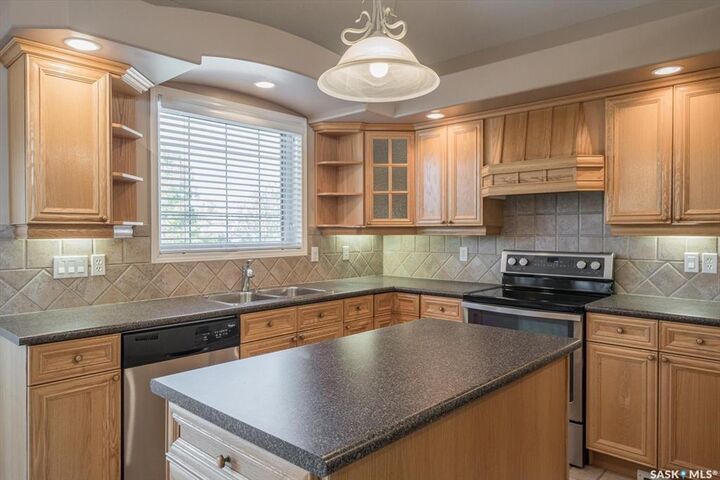 Property Photo:  226 Horlick Crescent  SK S7N 4R5 